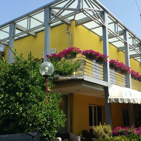 מרינה די מסה Hotel Illi מראה חיצוני תמונה