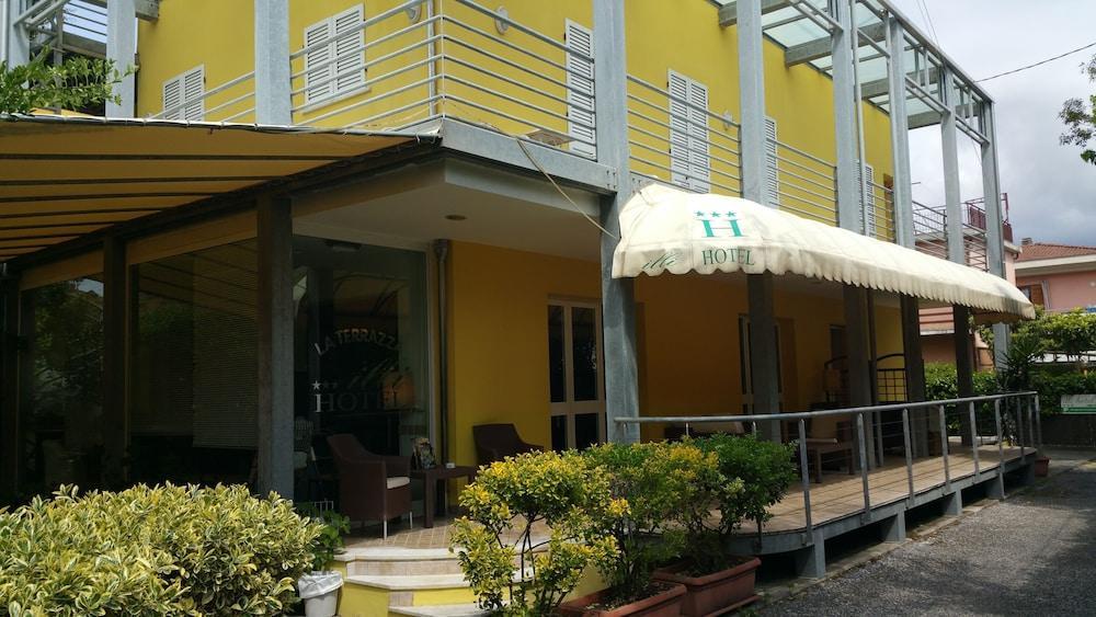 מרינה די מסה Hotel Illi מראה חיצוני תמונה