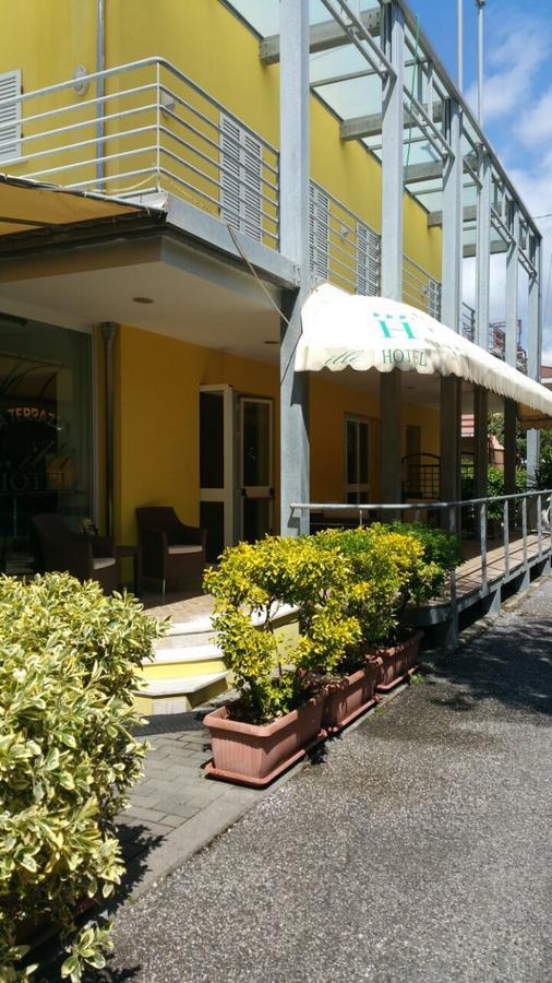 מרינה די מסה Hotel Illi מראה חיצוני תמונה